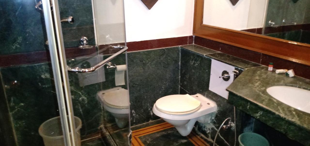 Hotel Fabexpress Kwality Regency Chandīgarh Exterior foto