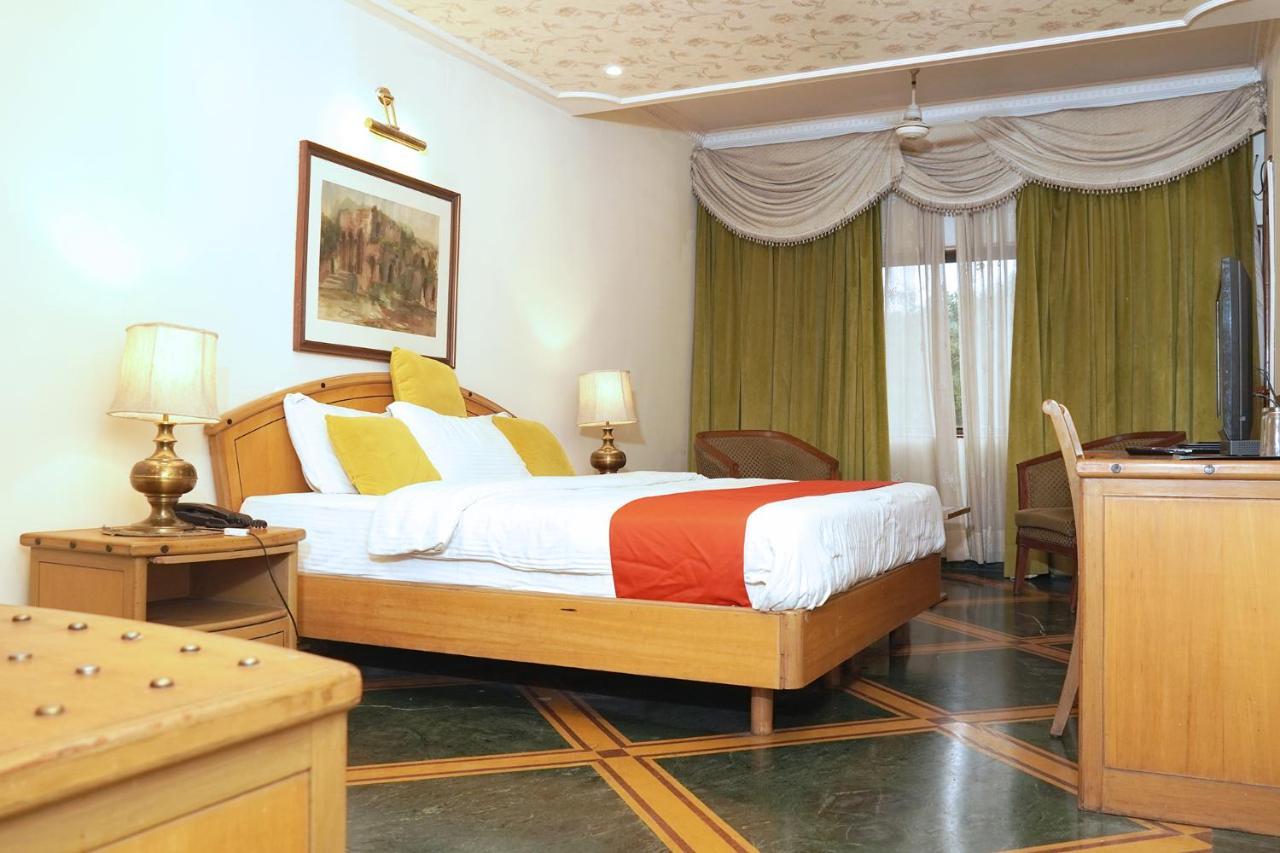 Hotel Fabexpress Kwality Regency Chandīgarh Exterior foto