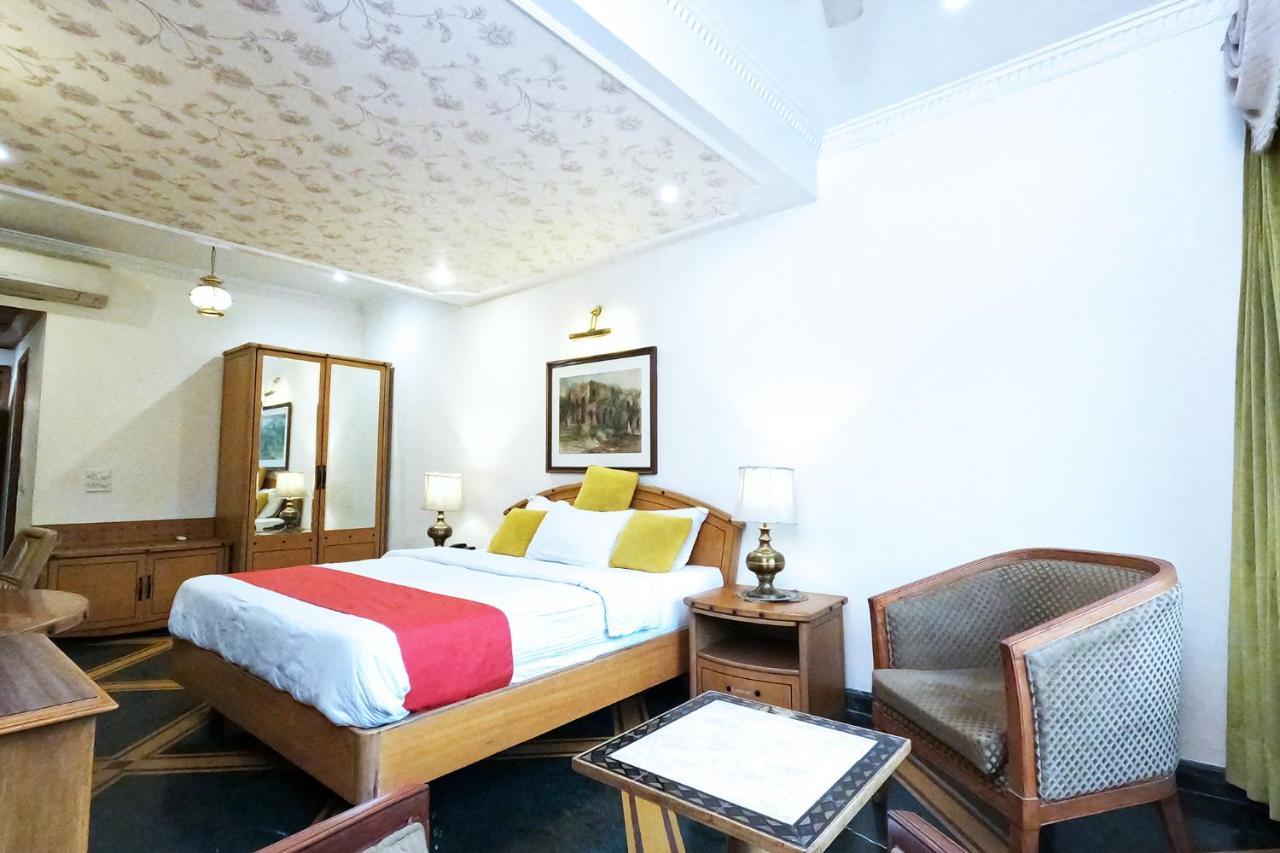 Hotel Fabexpress Kwality Regency Chandīgarh Exterior foto