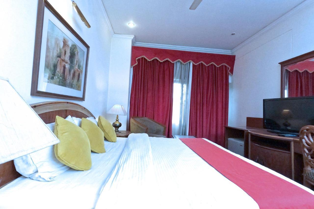Hotel Fabexpress Kwality Regency Chandīgarh Exterior foto