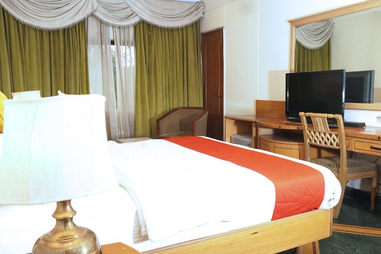 Hotel Fabexpress Kwality Regency Chandīgarh Exterior foto